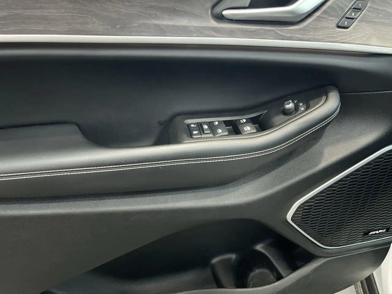 Jeep Grand Cherokee - Image 21