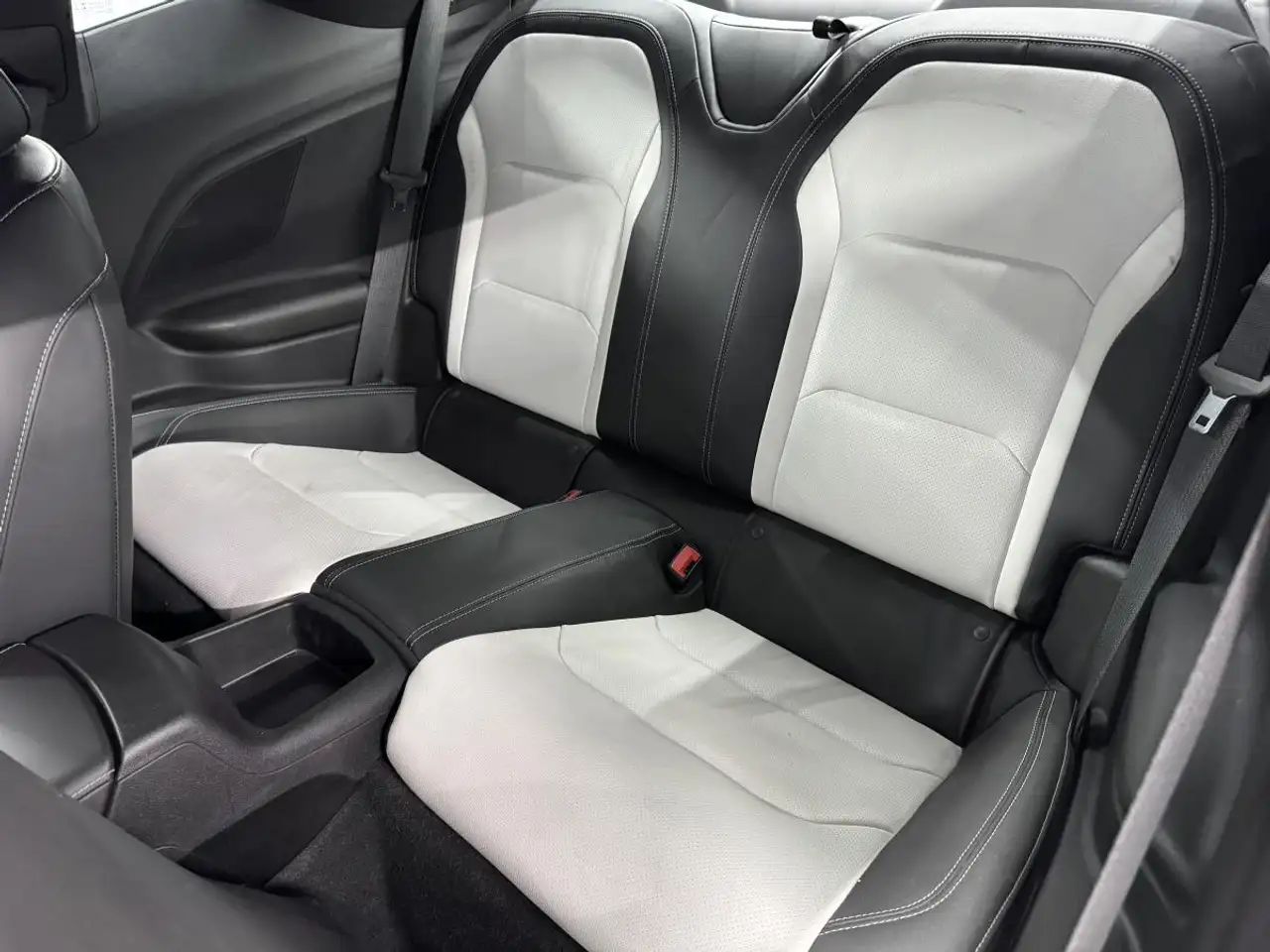 Chevrolet Camaro - Image 14