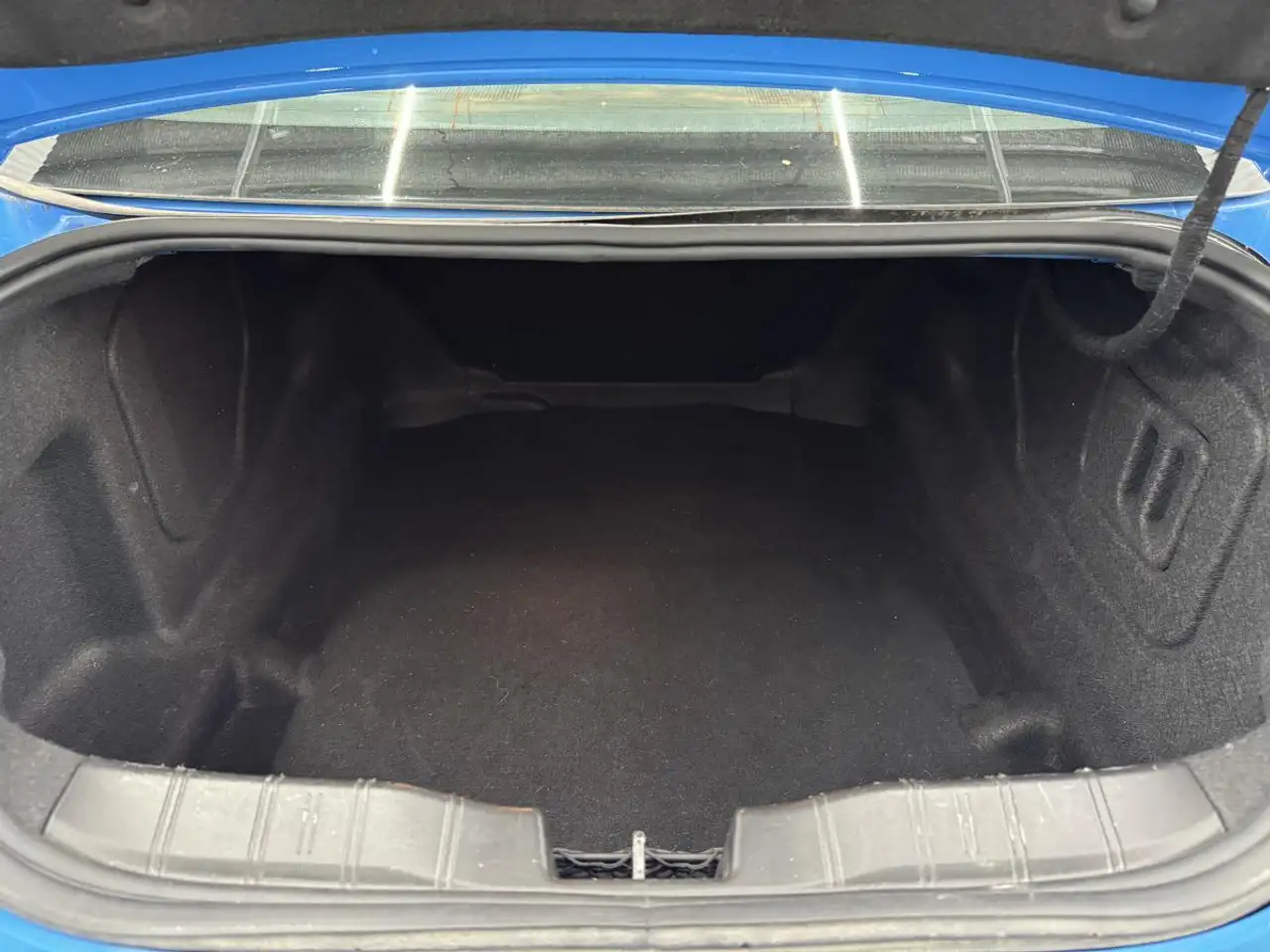 Chevrolet Camaro - Image 16