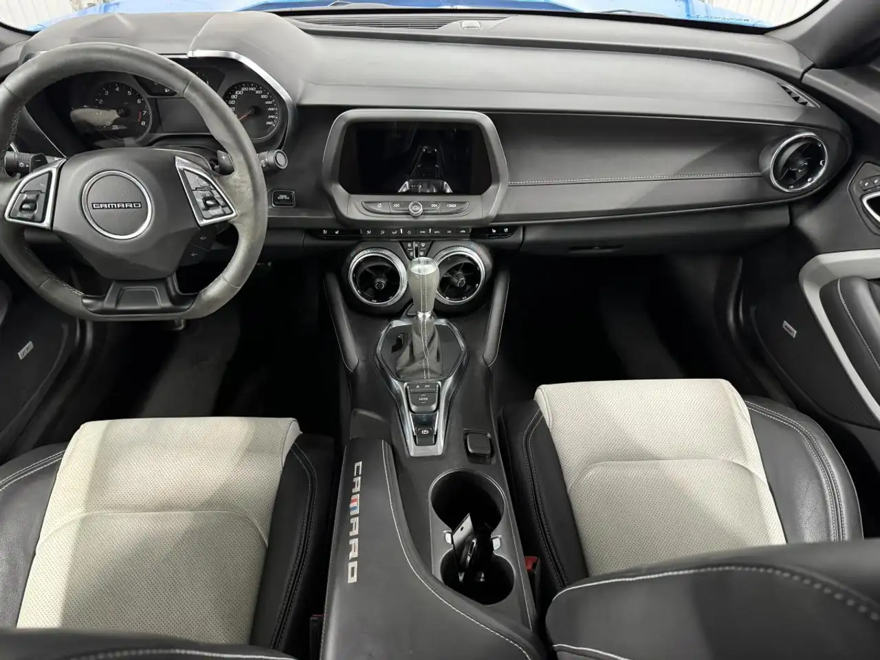 Chevrolet Camaro - Image 19