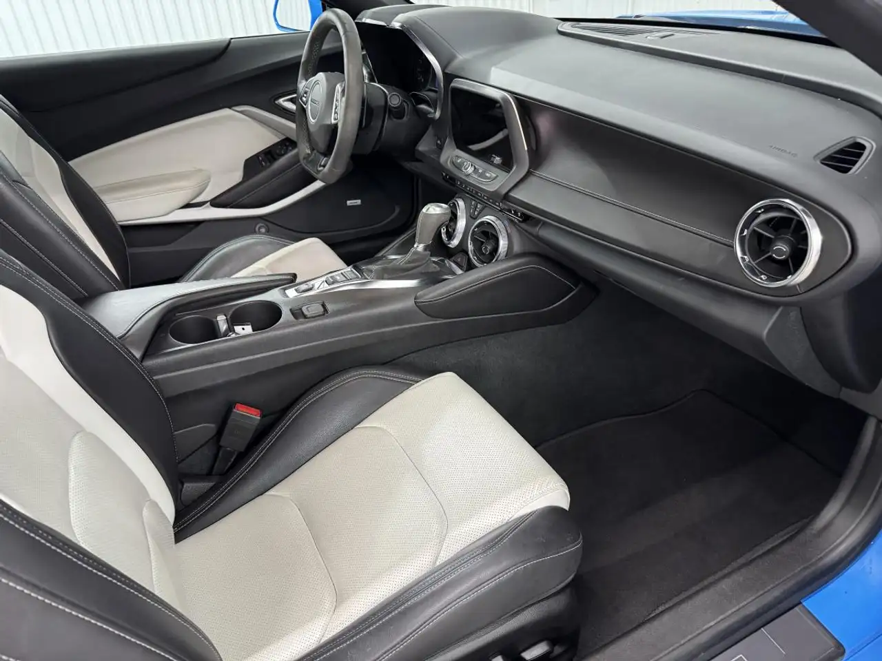 Chevrolet Camaro - Image 17