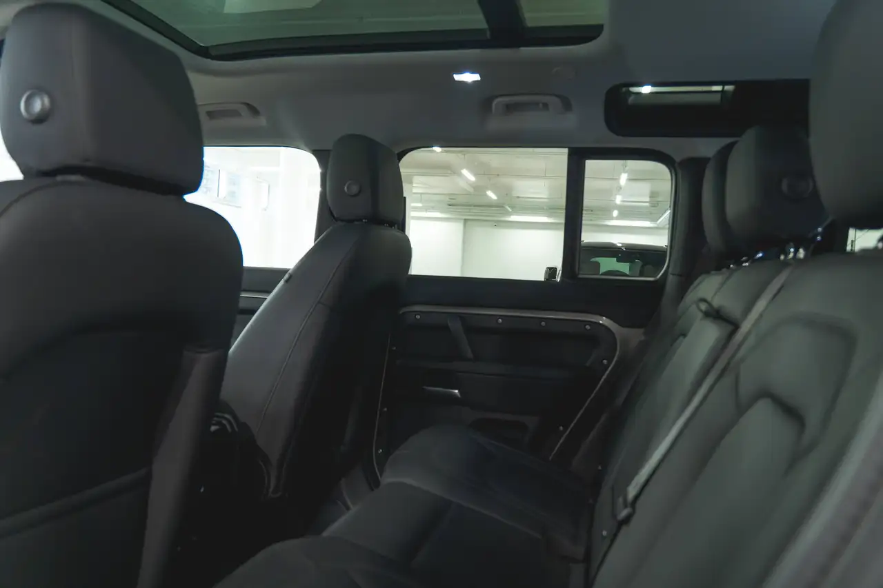 Land Rover Defender - Image 14