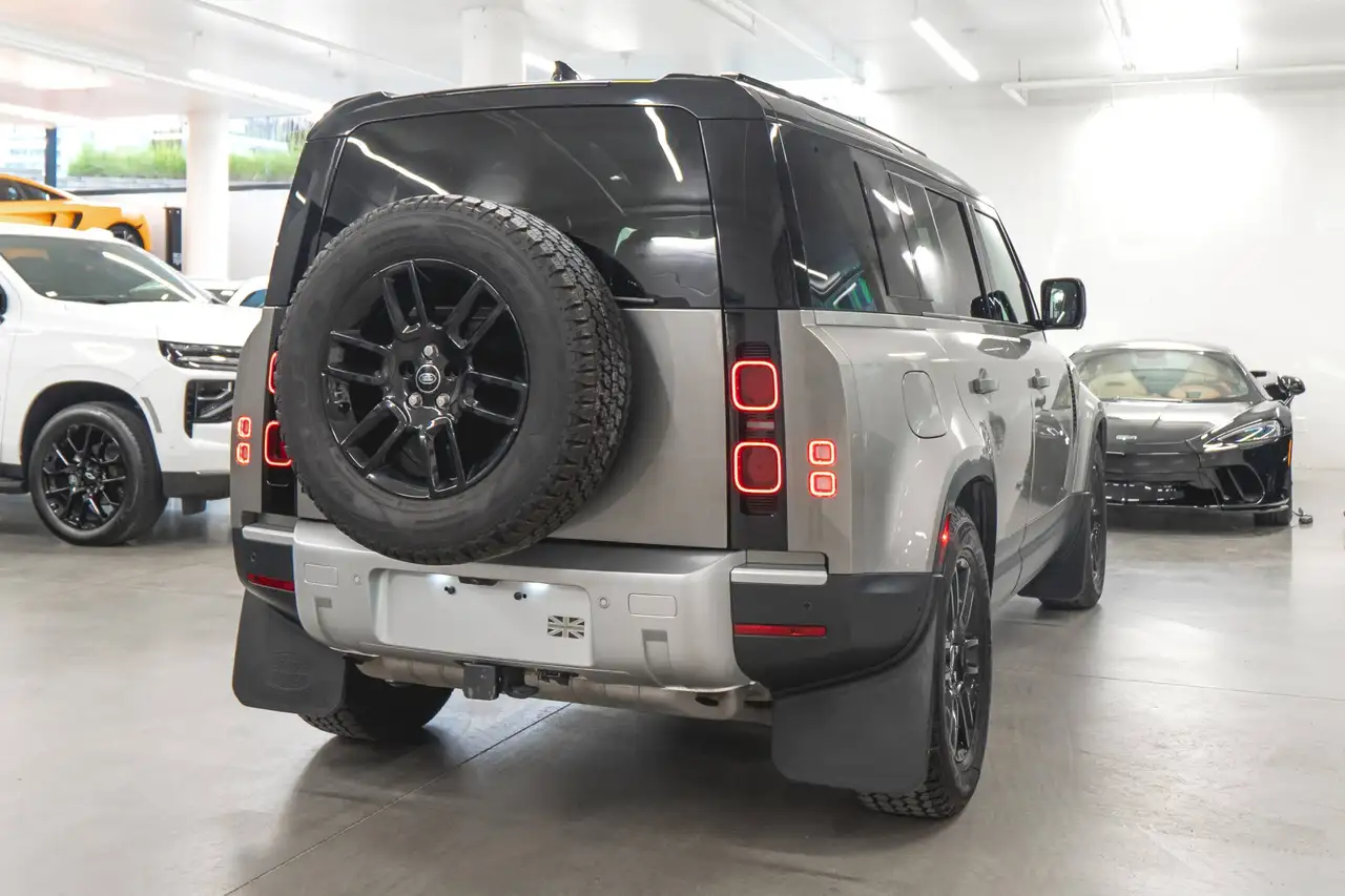 Land Rover Defender - Image 8