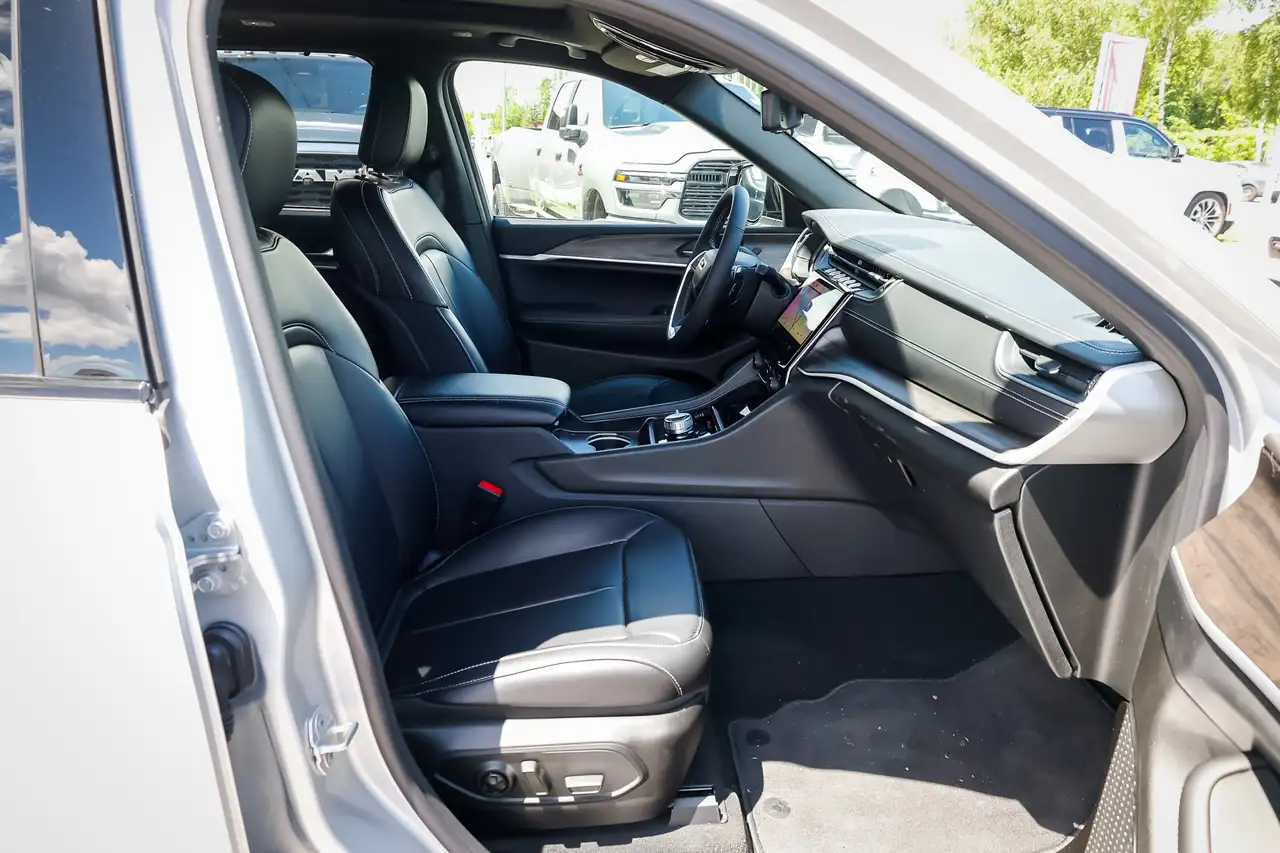 Jeep Grand Cherokee - Image 10