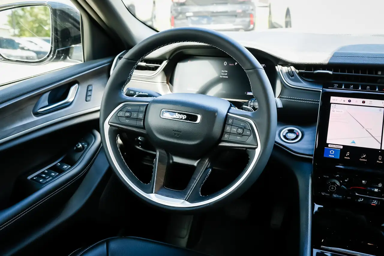 Jeep Grand Cherokee - Image 13