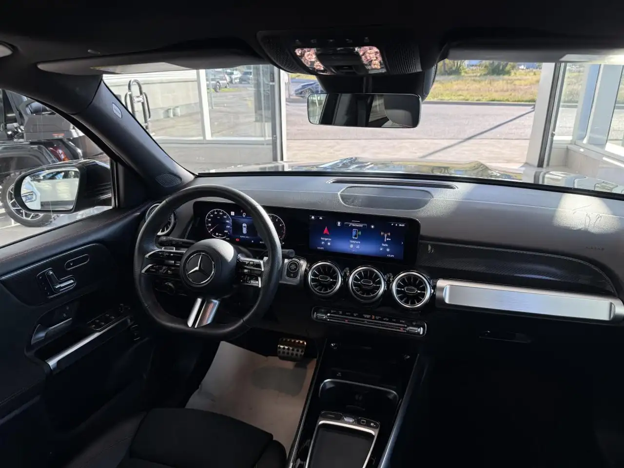 Mercedes-Benz GLB - Image 11