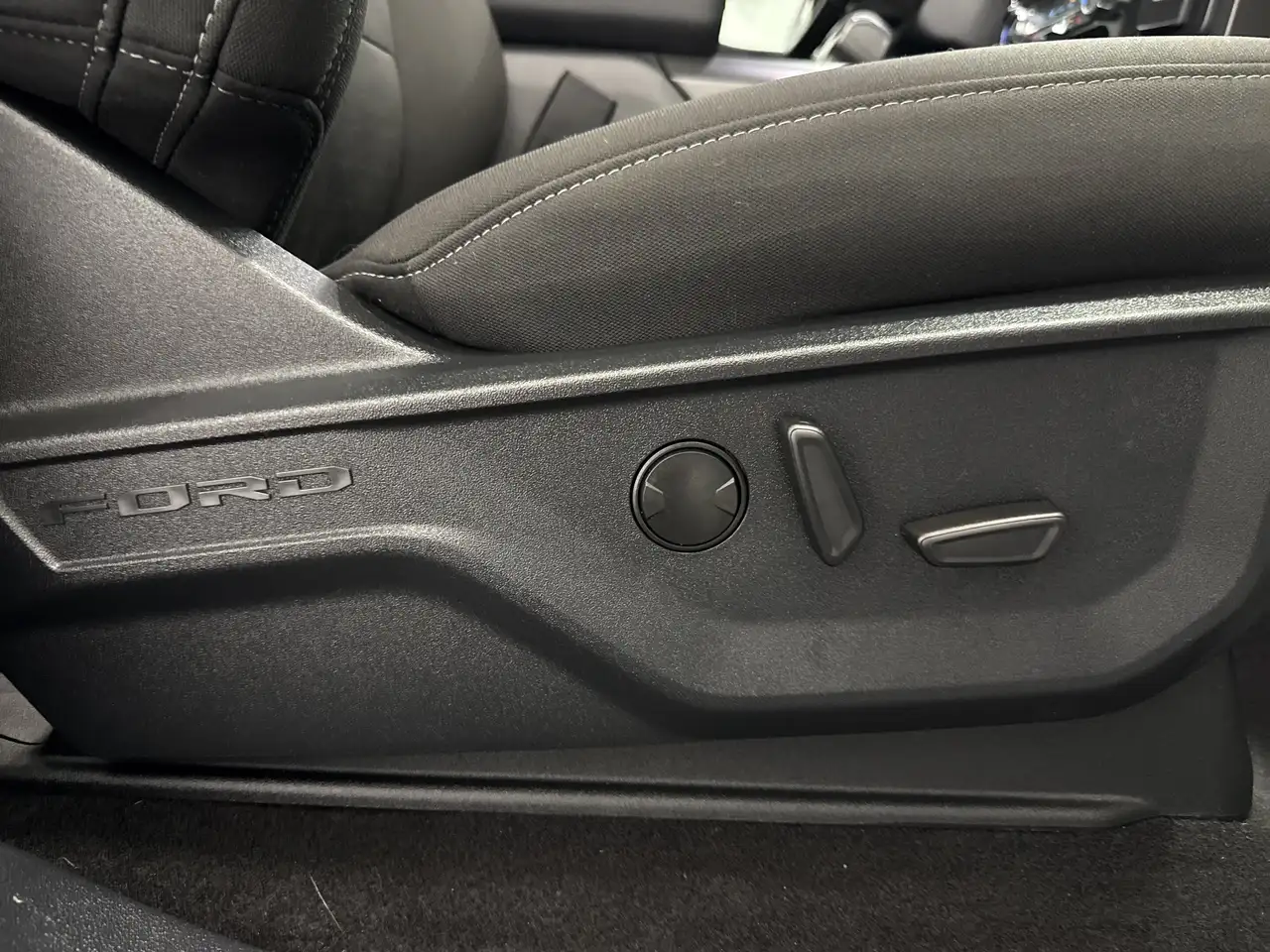 Ford F-150 - Image 44