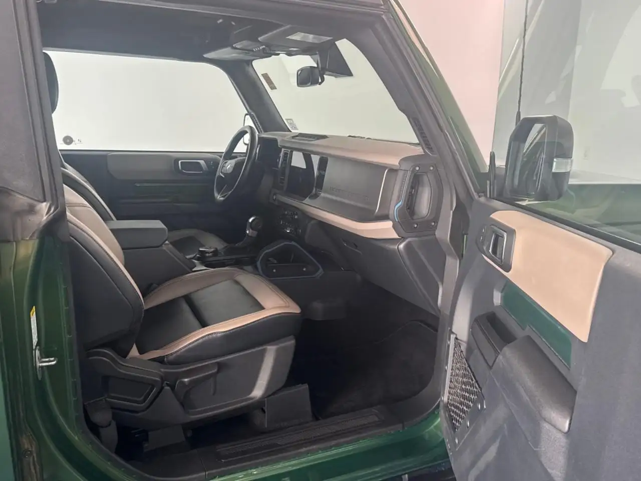 Ford Bronco - Image 16
