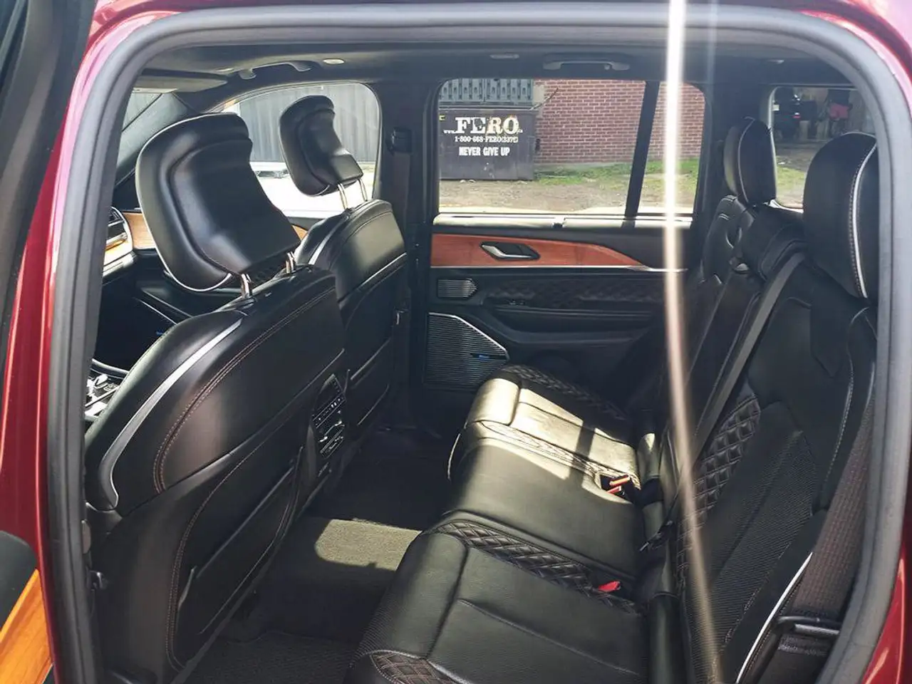 Jeep Grand Cherokee - Image 17