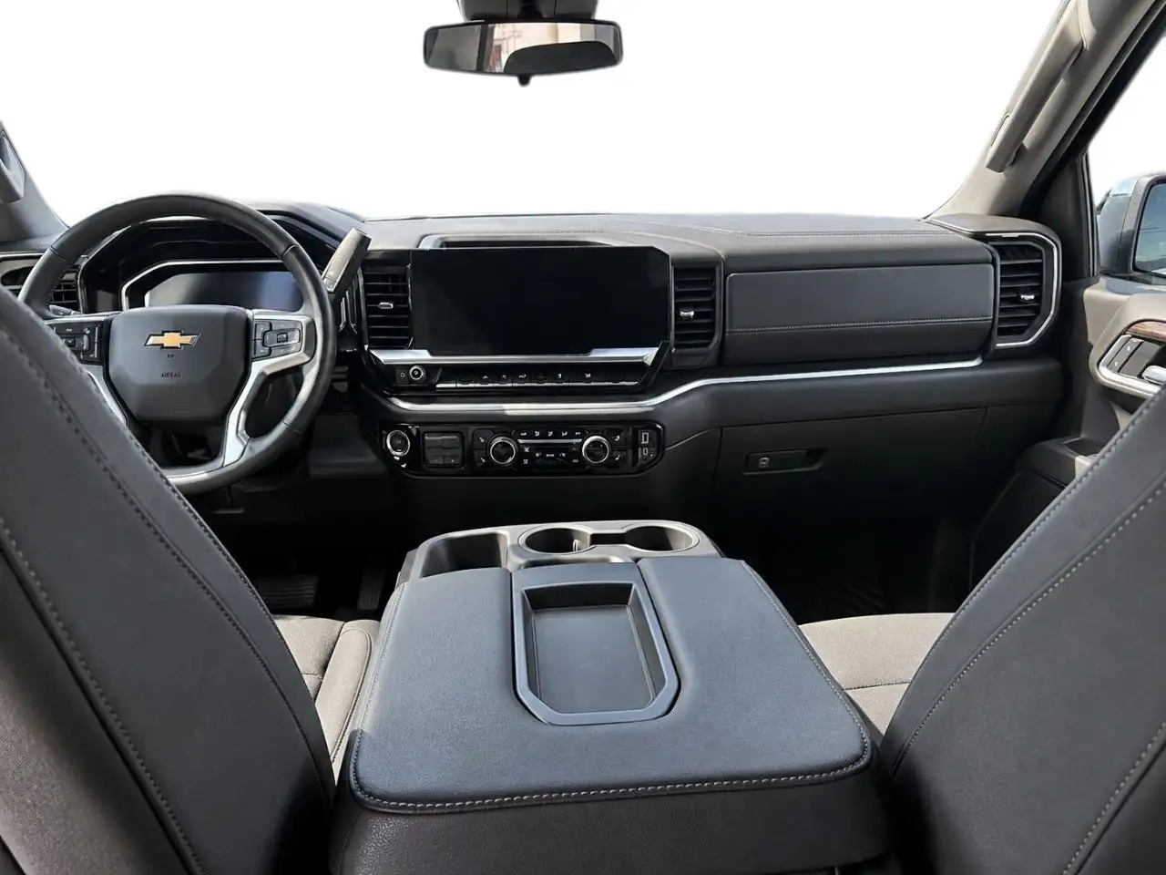 Chevrolet Silverado 1500 - Image 11