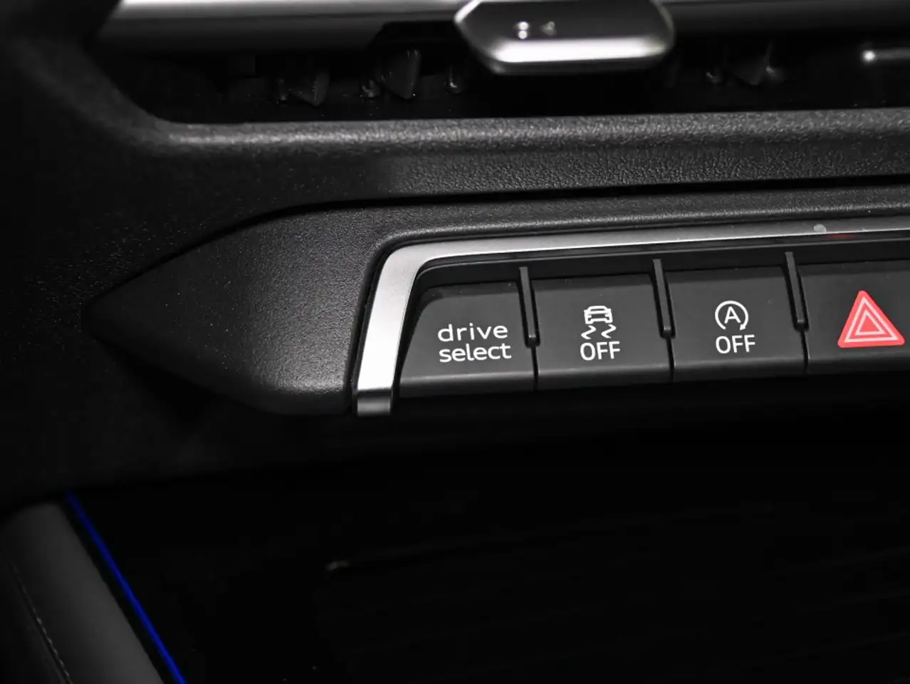 Audi Q3 - Image 21