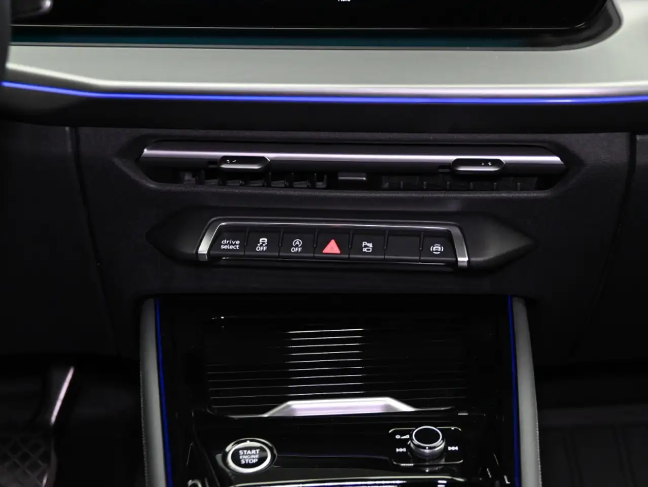 Audi Q3 - Image 27