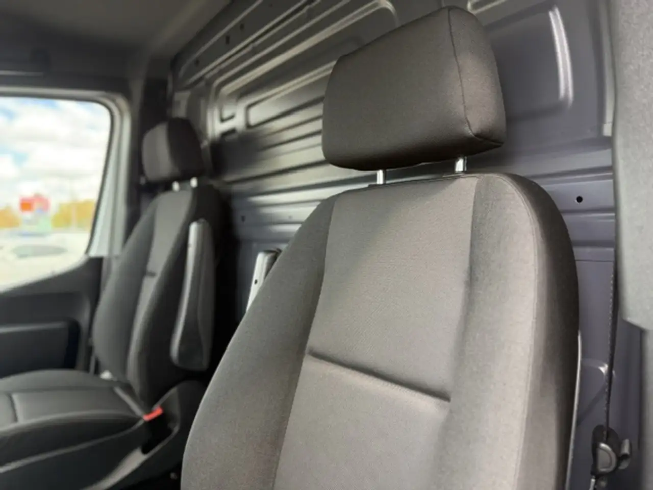 Mercedes-Benz Sprinter - Image 8