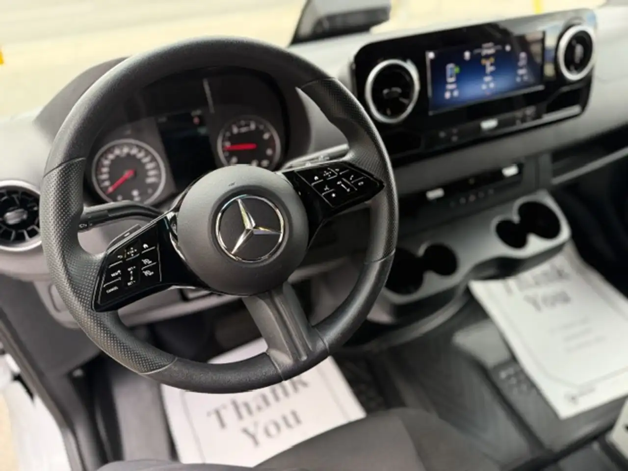 Mercedes-Benz Sprinter - Image 9