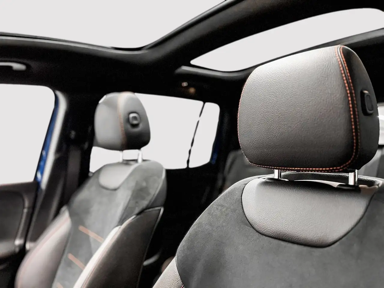 Mercedes-Benz GLB - Image 27