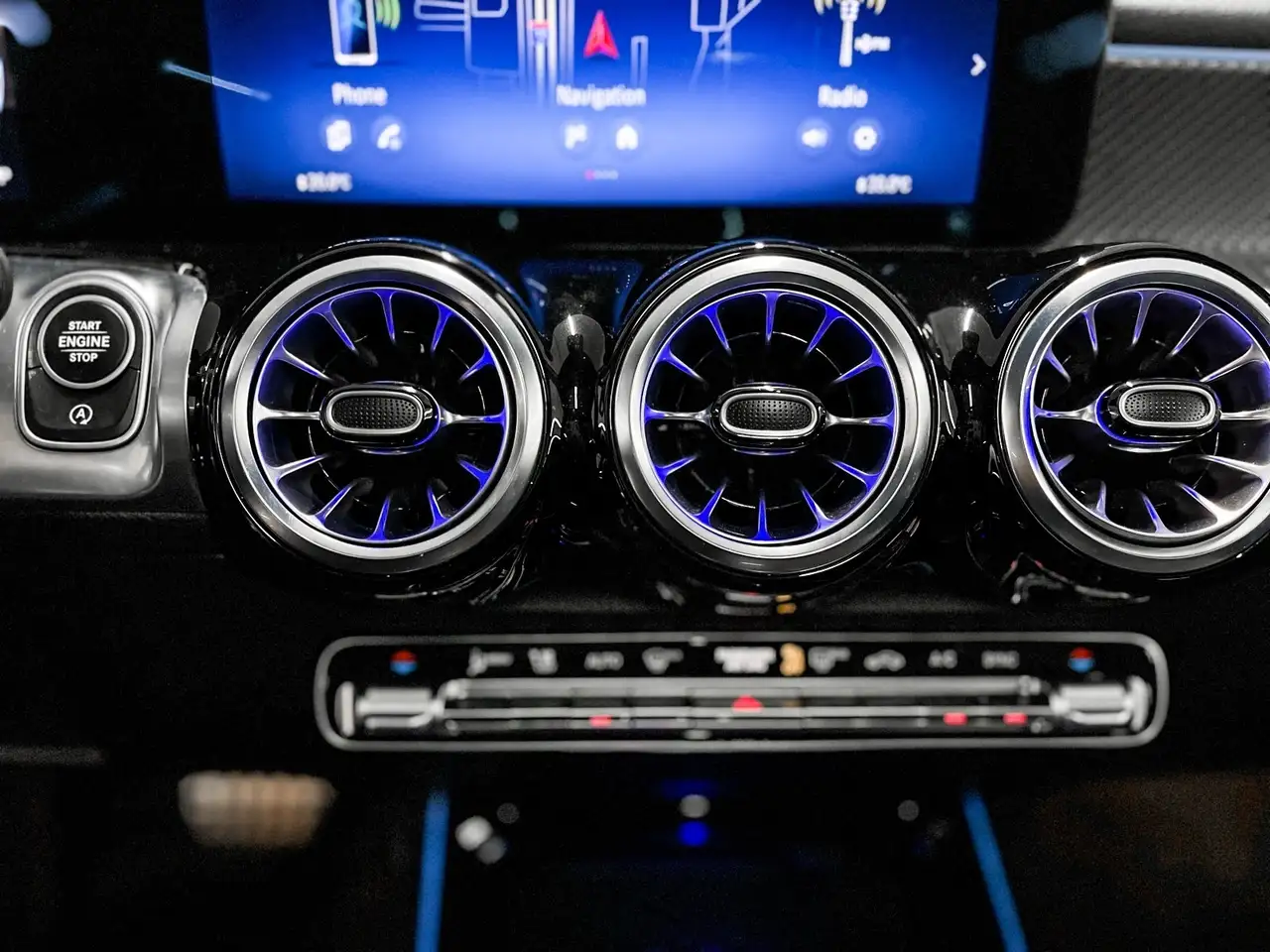 Mercedes-Benz GLB - Image 19