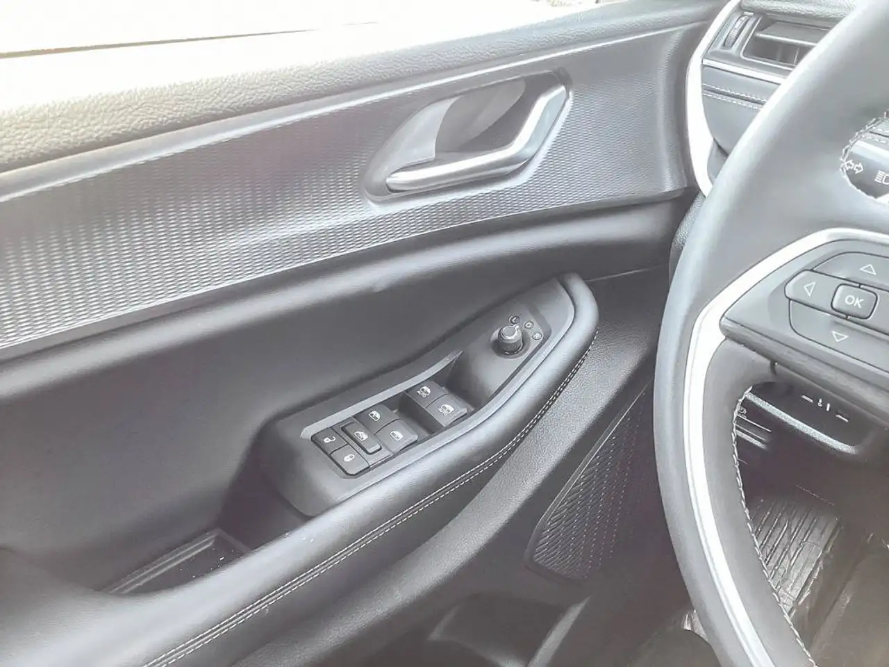 Jeep Grand Cherokee - Image 20