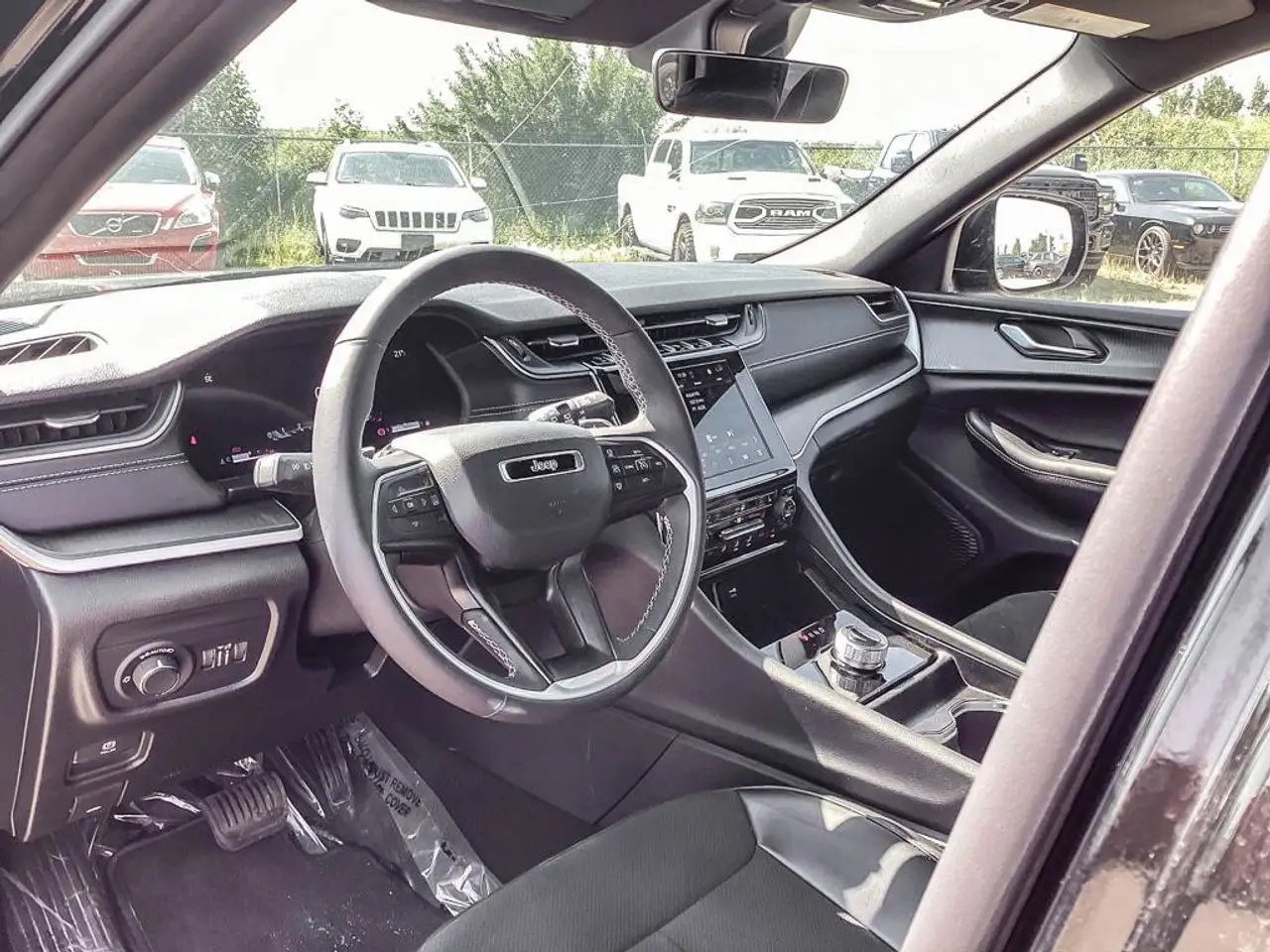 Jeep Grand Cherokee - Image 16
