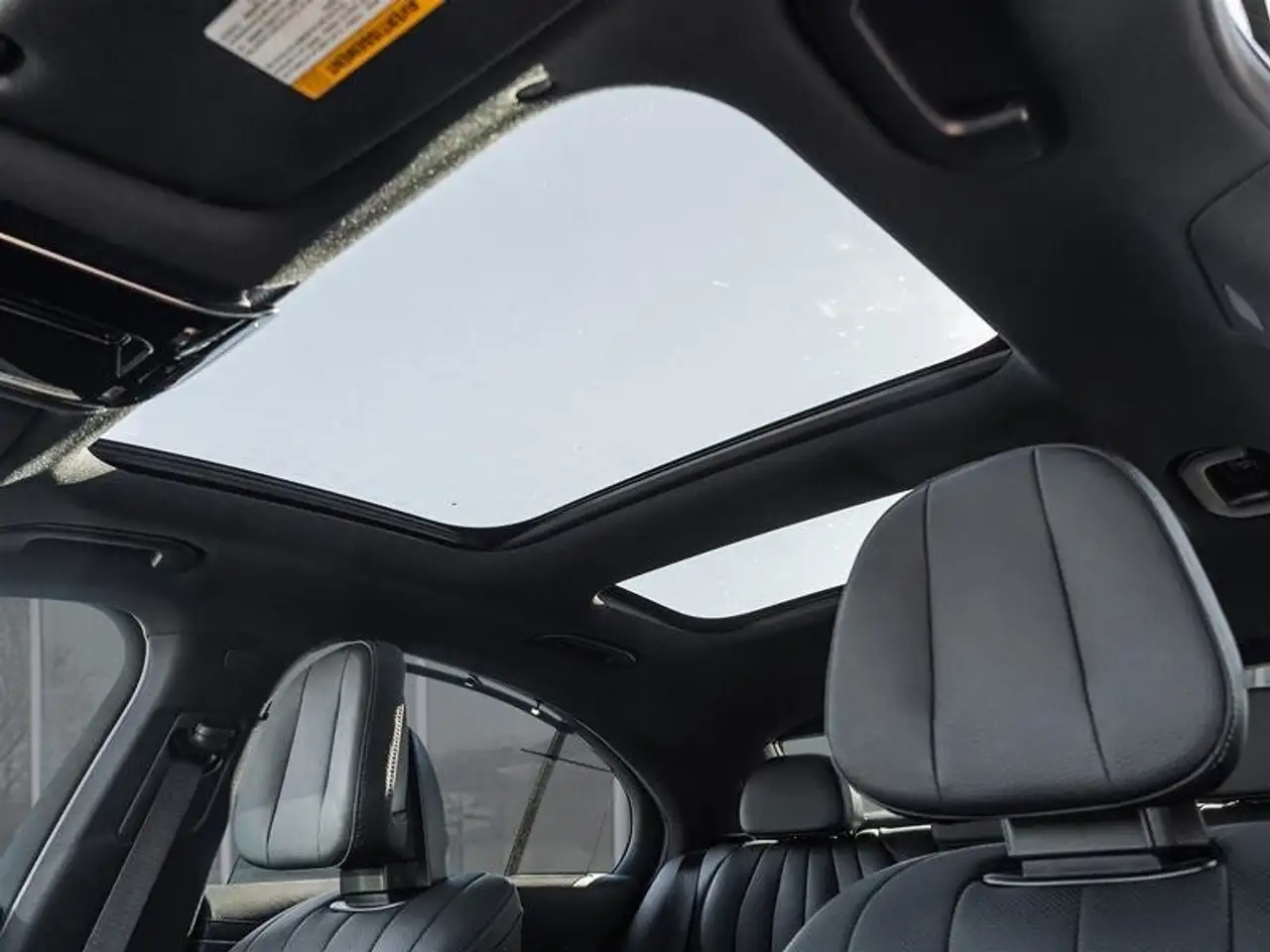 Mercedes-Benz E-Class - Image 25