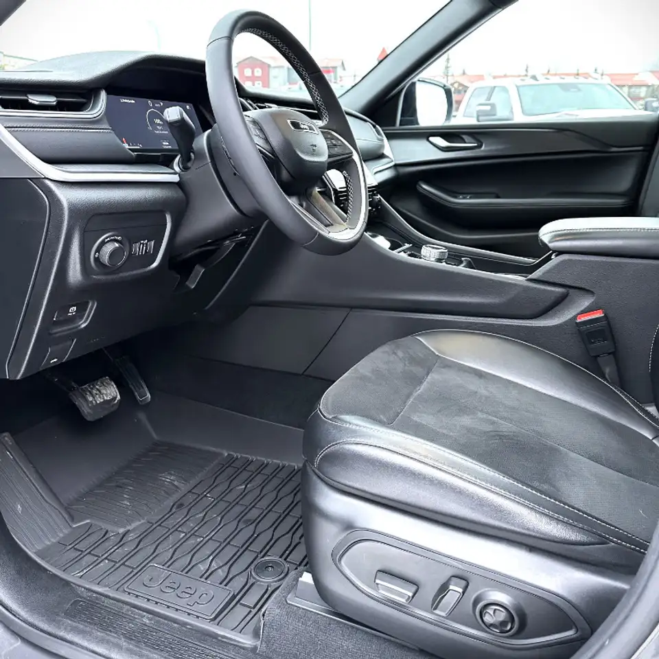 Jeep Grand Cherokee - Image 12