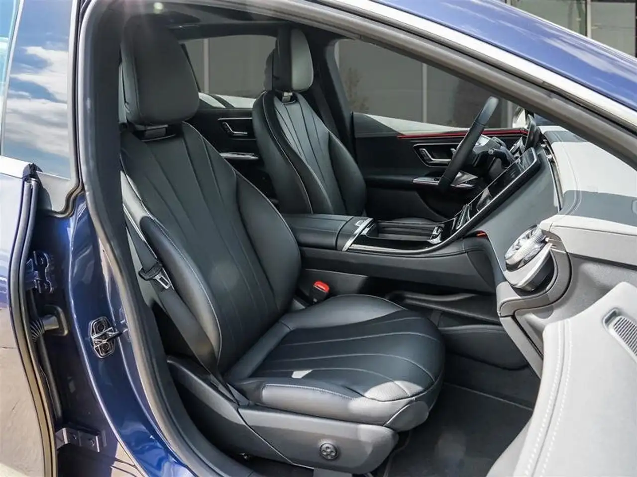Mercedes-Benz EQE - Image 25