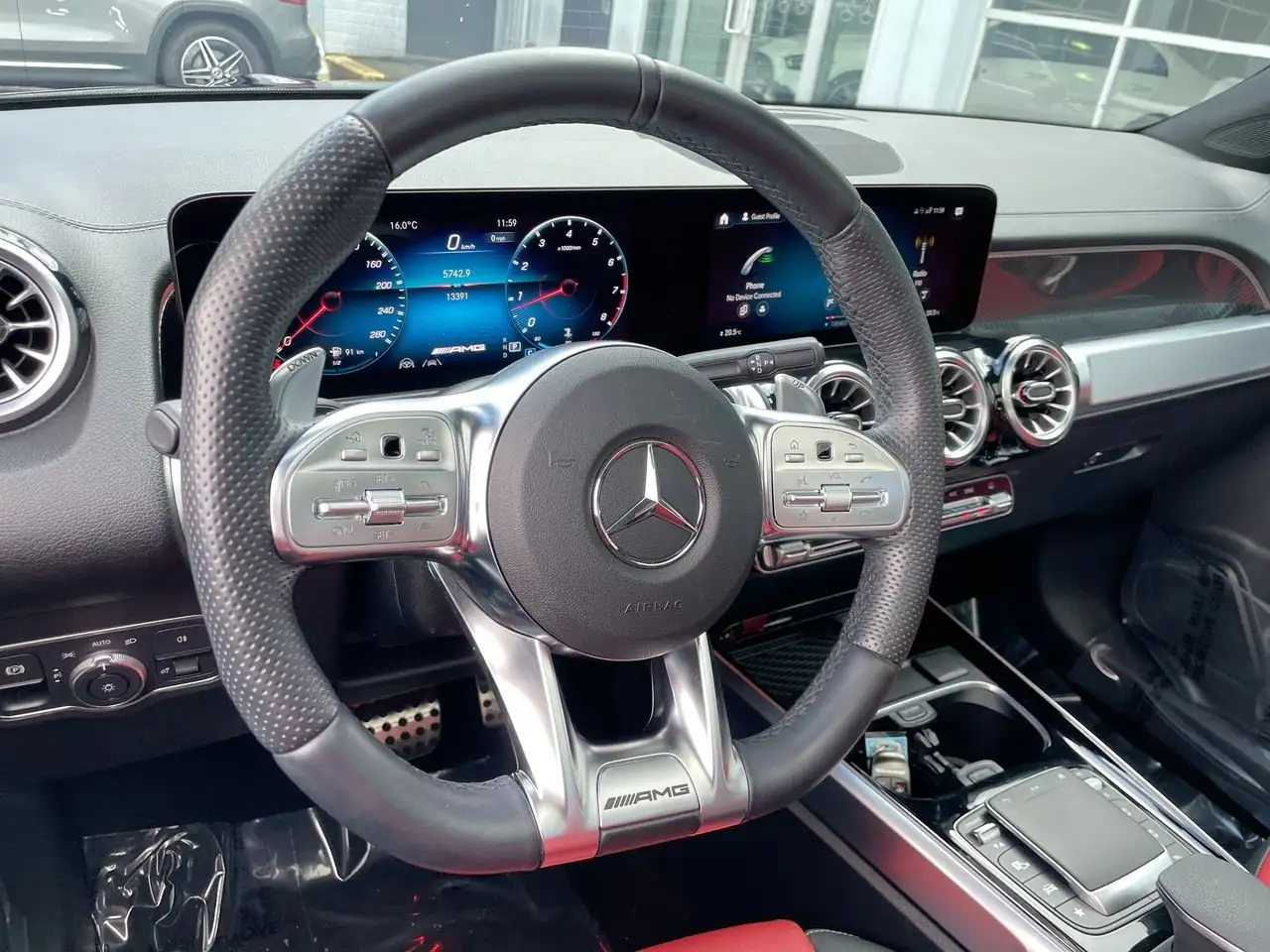 Mercedes-Benz GLB - Image 22