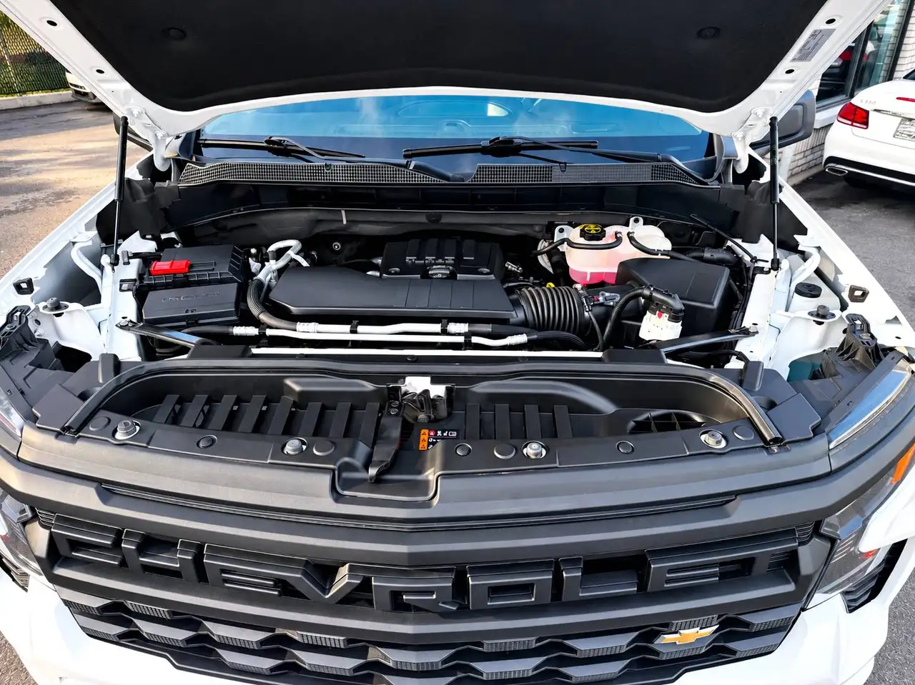Chevrolet Silverado 1500 - Image 10