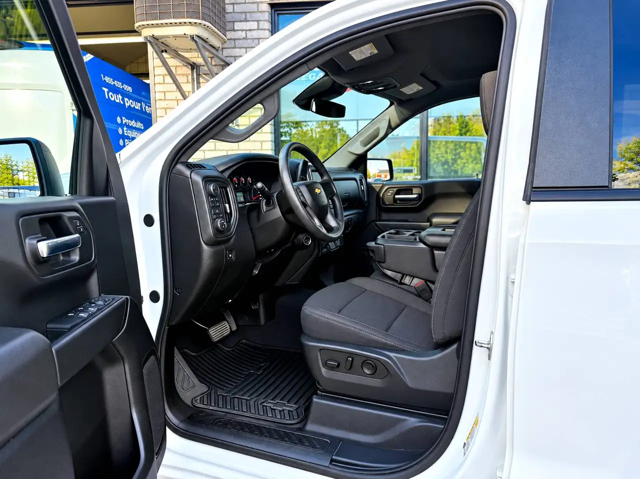 Chevrolet Silverado 1500 - Image 2