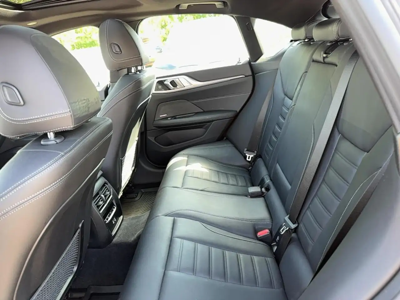 BMW i4 - Image 15