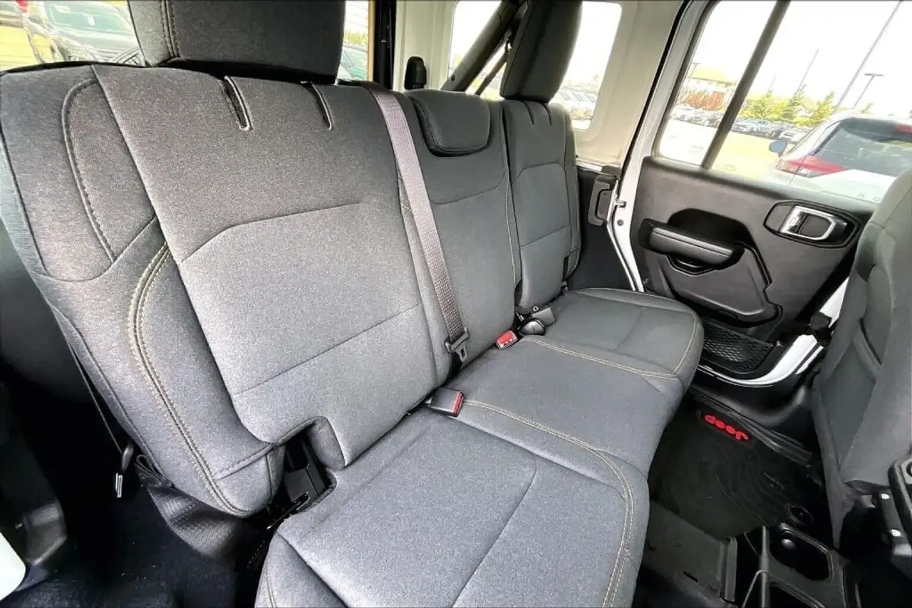 Jeep Wrangler - Image 26