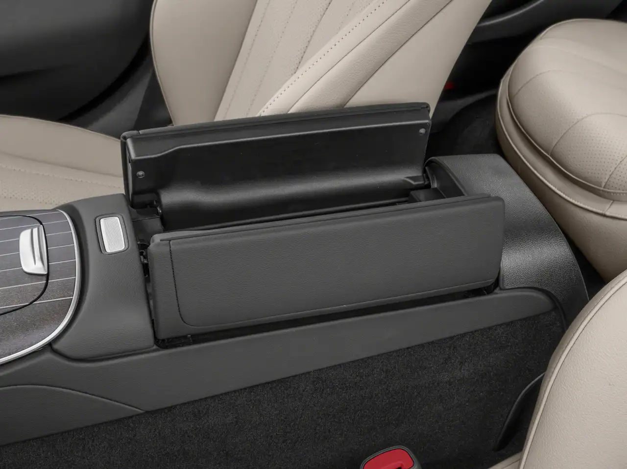 Mercedes-Benz E-Class - Image 10