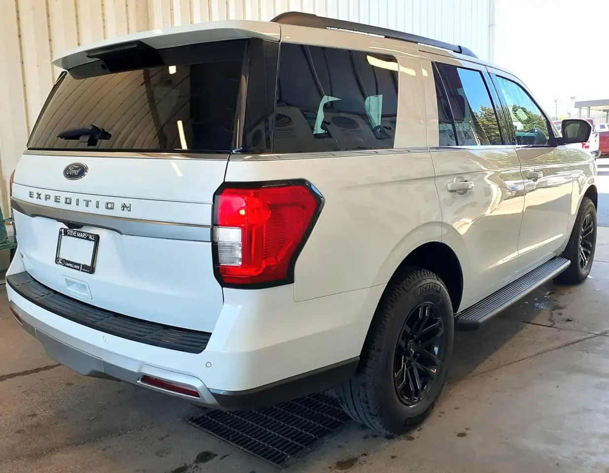 Ford Expedition - Image 5