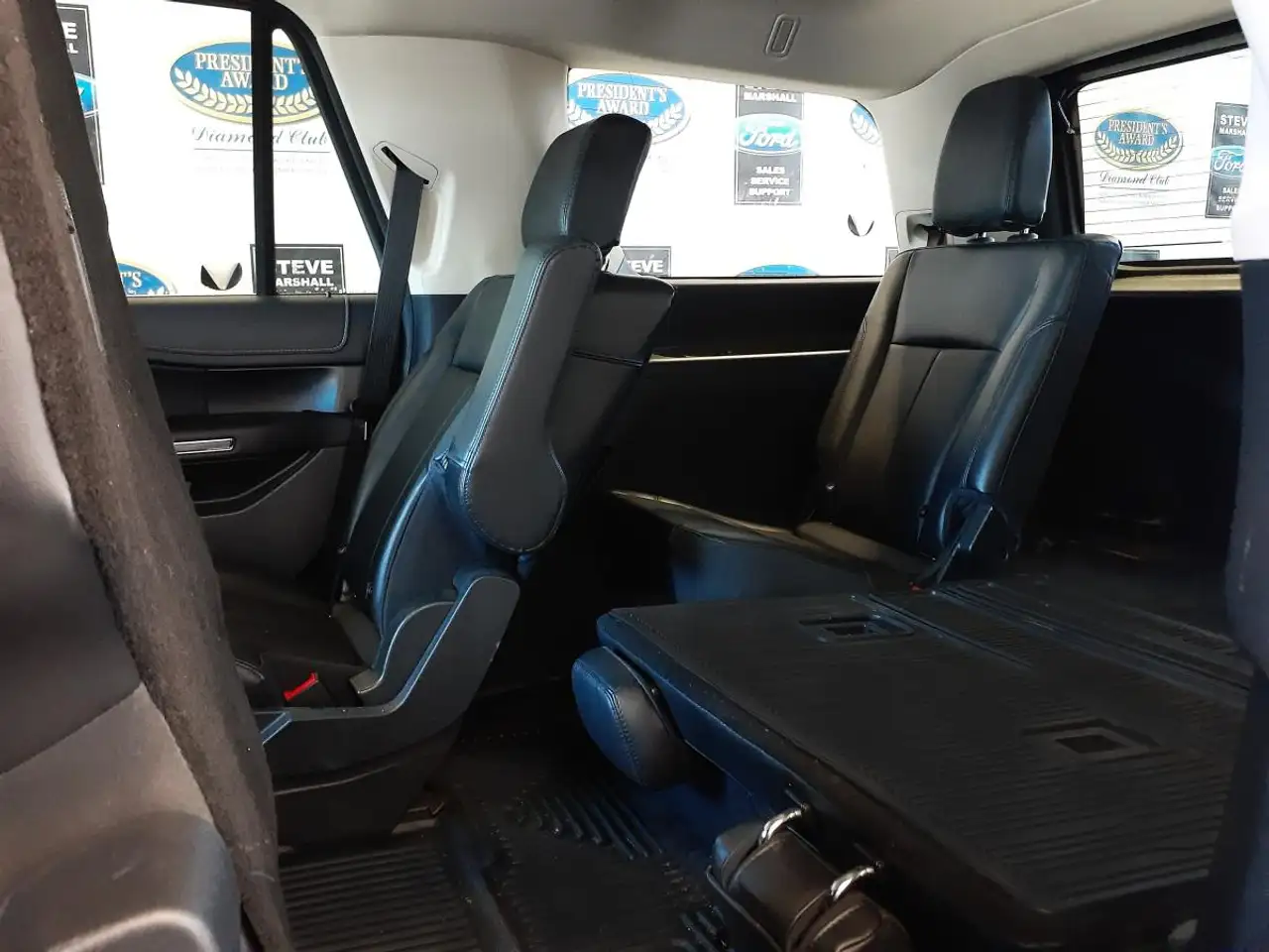 Ford Expedition - Image 20