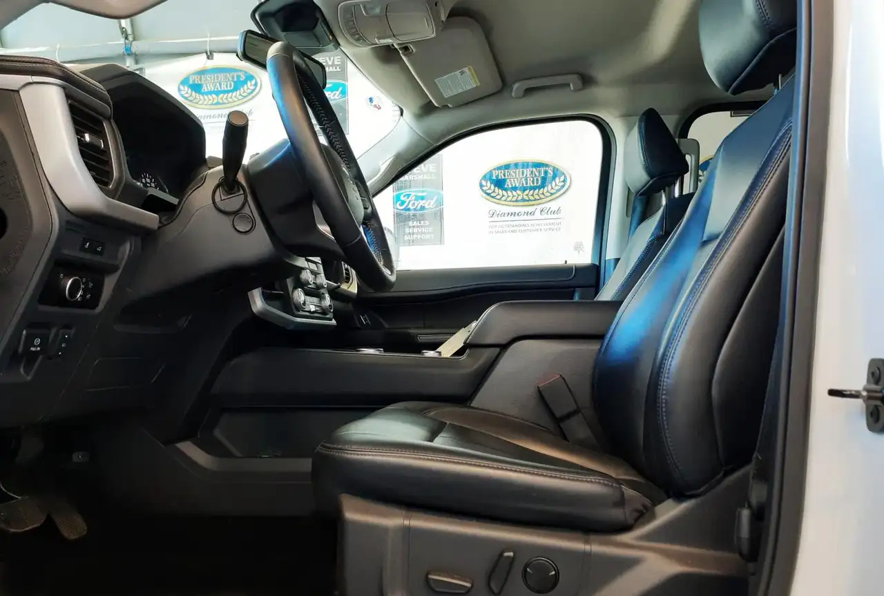 Ford Expedition - Image 17