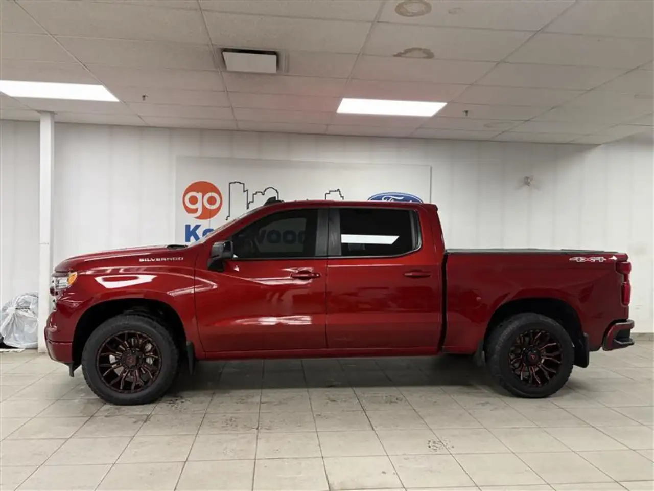Chevrolet Silverado 1500 - Image 2