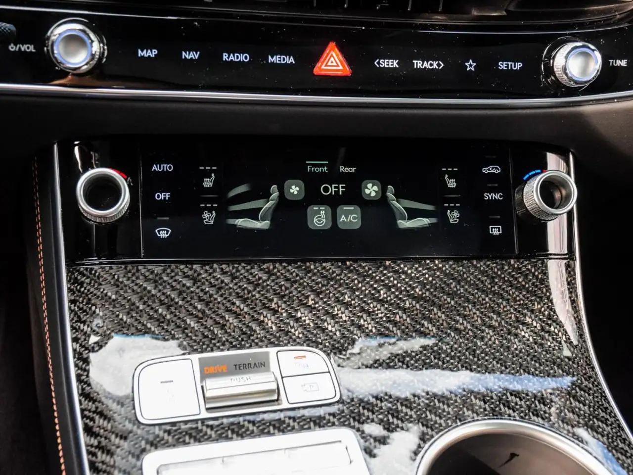 Genesis GV70 - Image 23