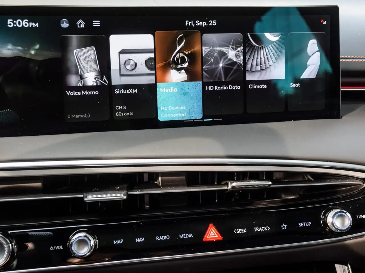 Genesis GV70 - Image 20