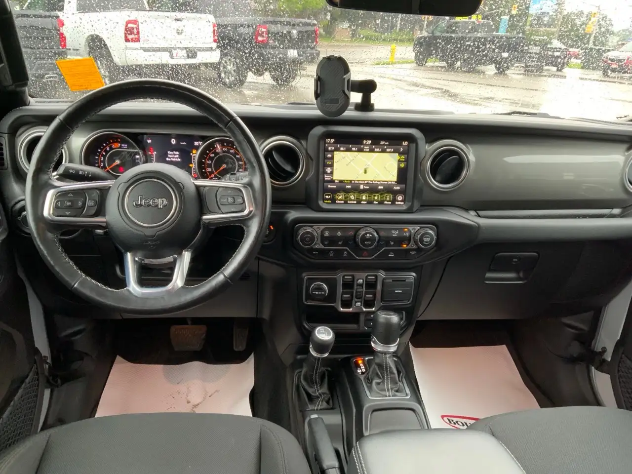 Jeep Wrangler - Image 10