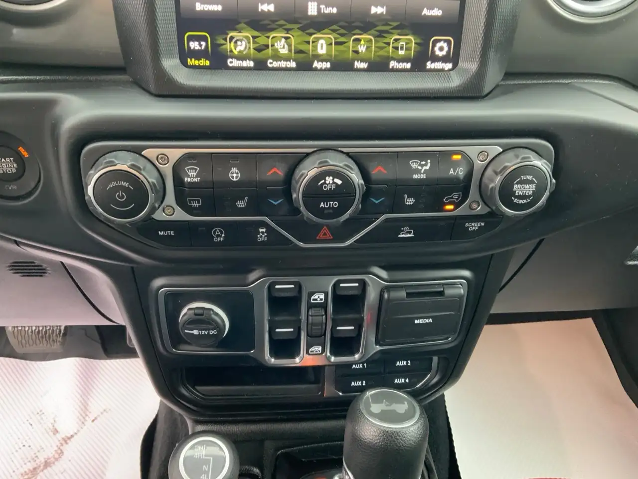 Jeep Wrangler - Image 17