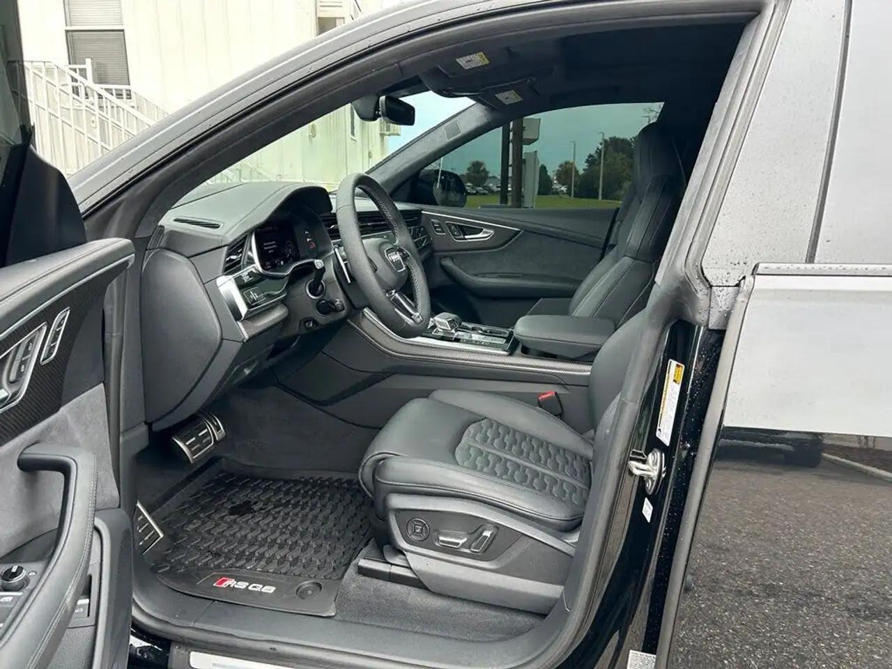 Audi RS Q8 - Image 6