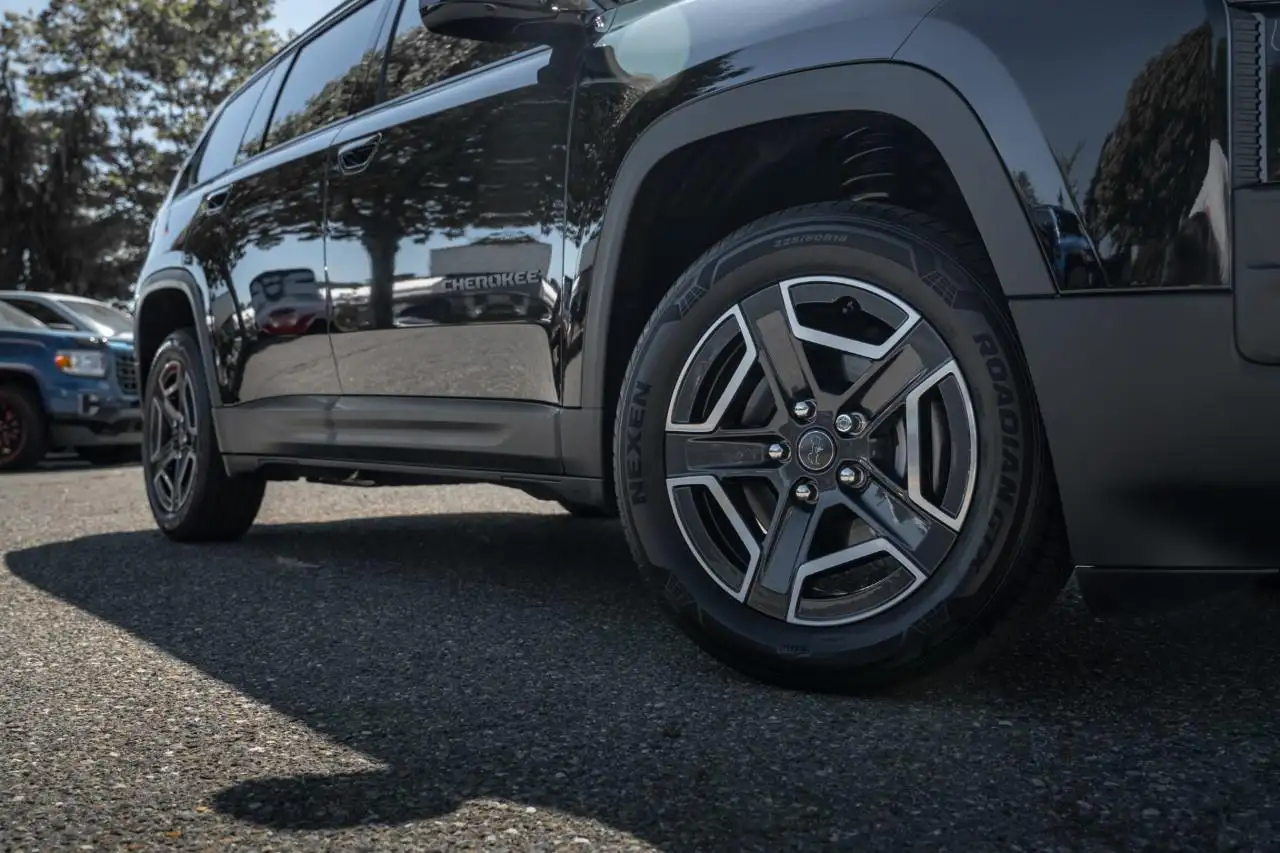 Jeep Cherokee - Image 2