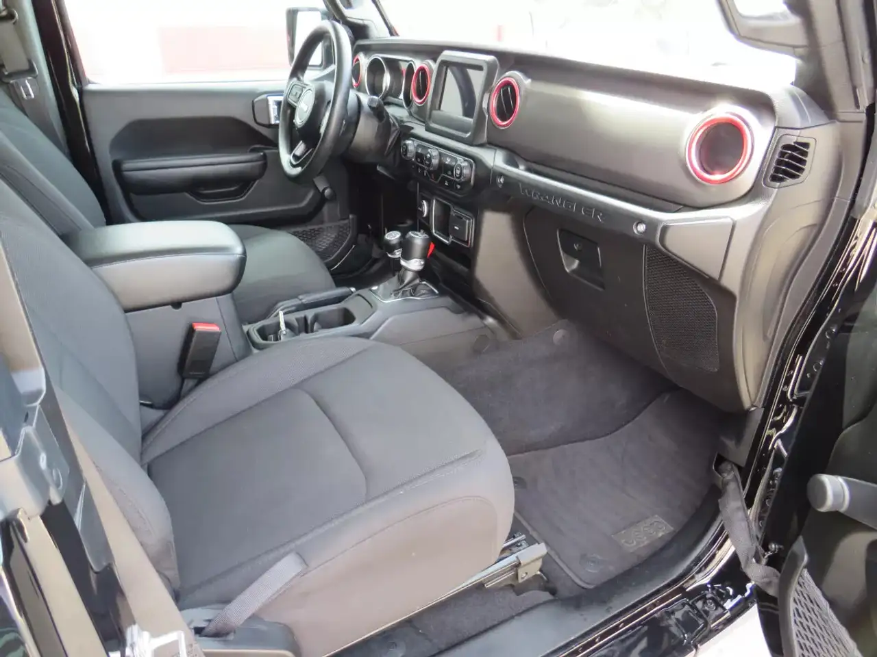 Jeep Wrangler - Image 11