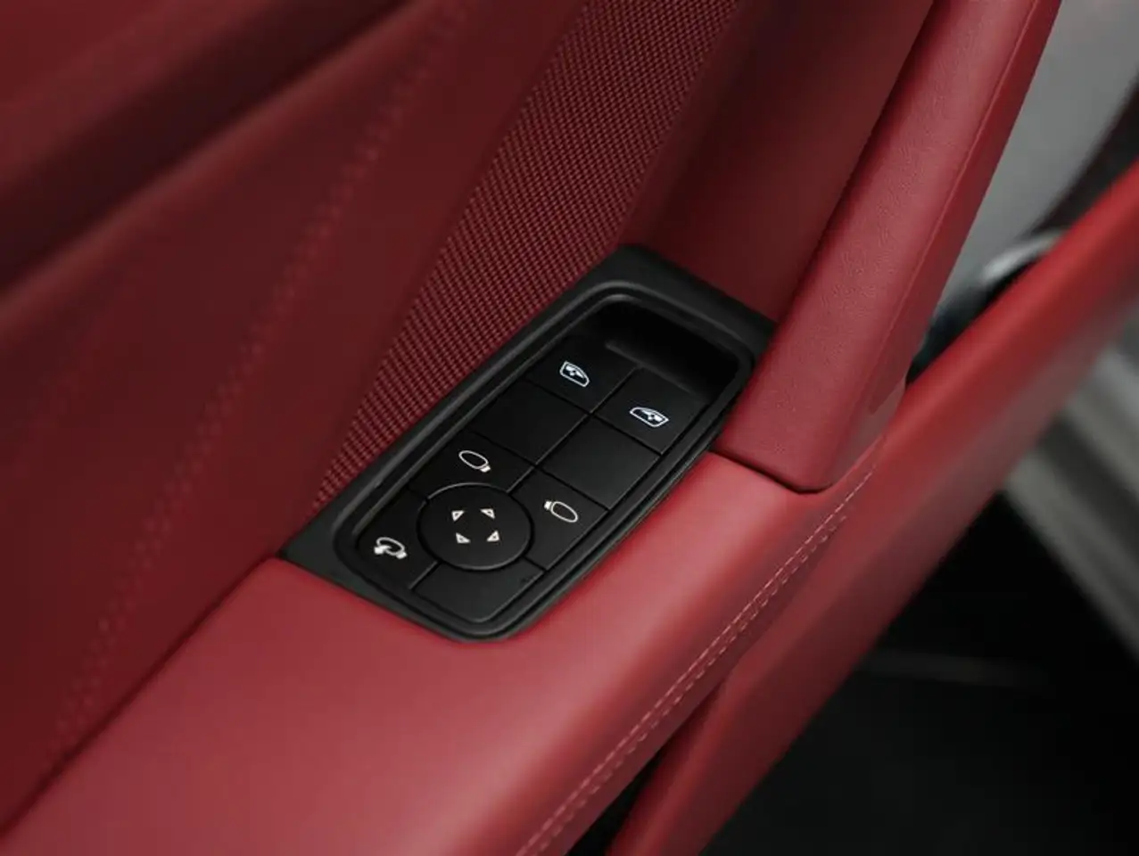 Porsche 911 - Image 18