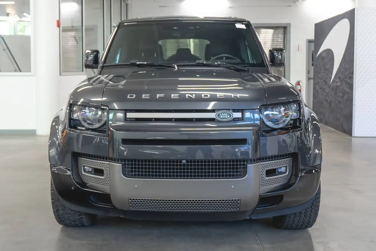 Land Rover Defender - Image 5