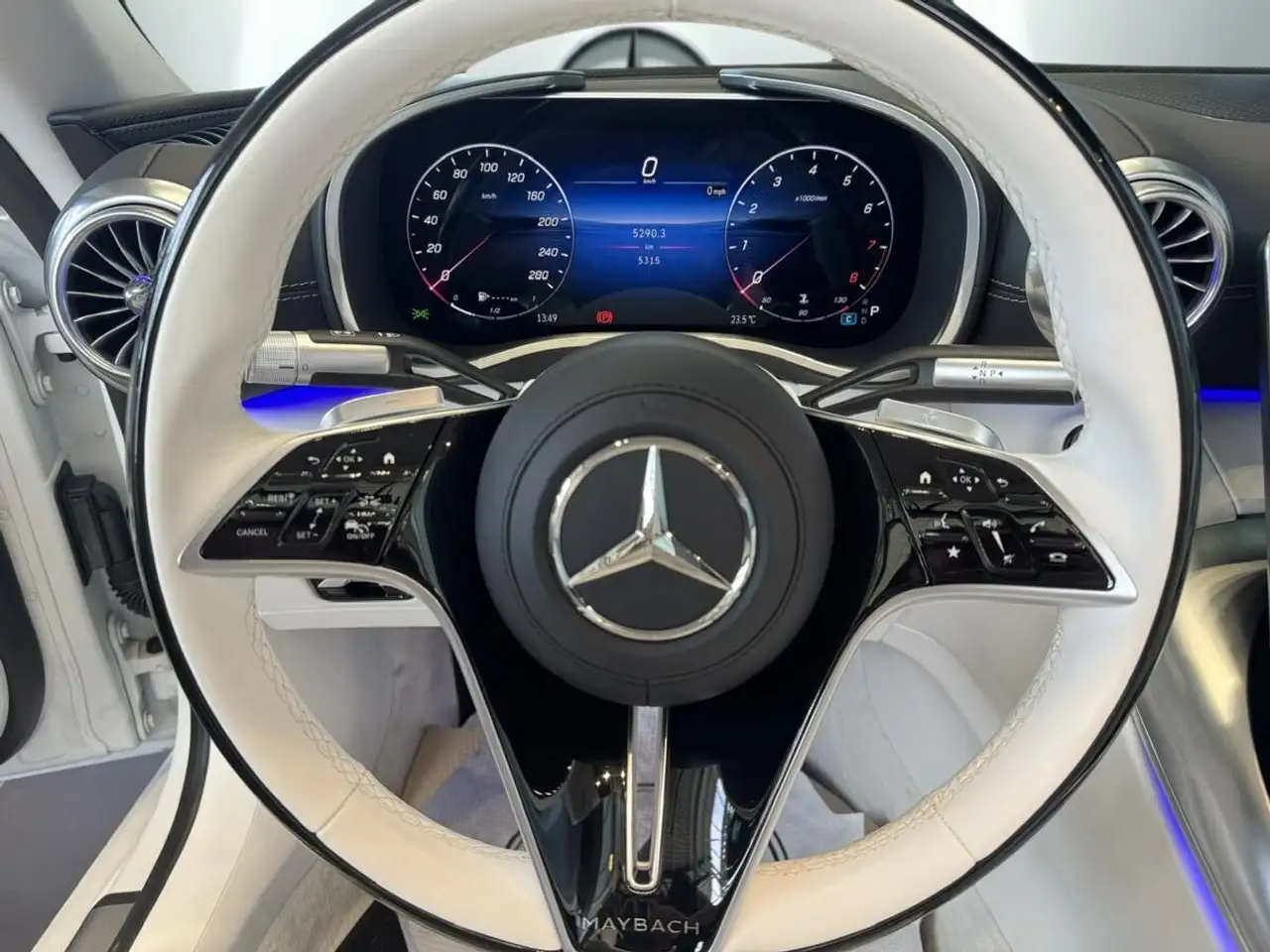 Mercedes-Benz Maybach - Image 13