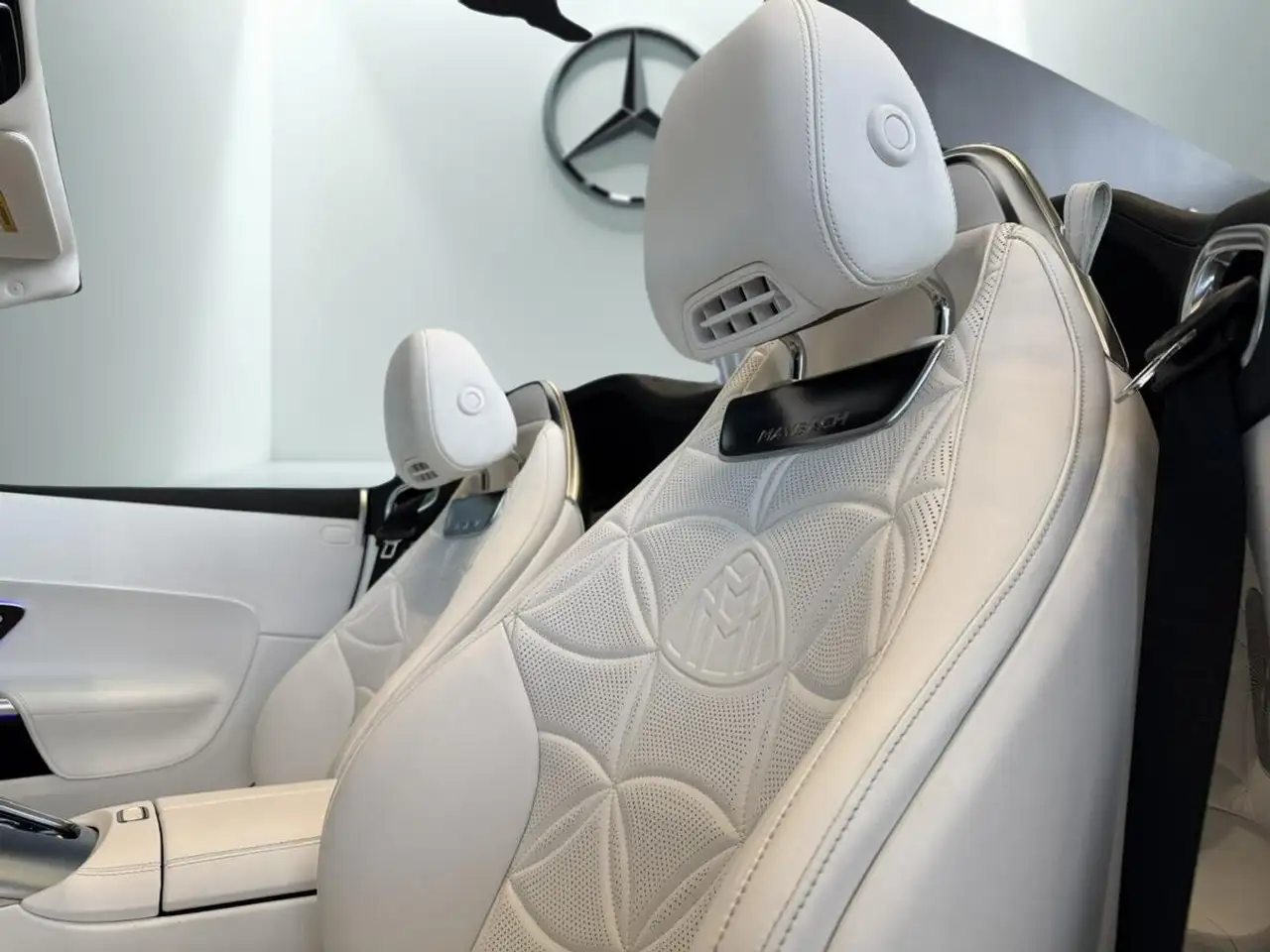 Mercedes-Benz Maybach - Image 12