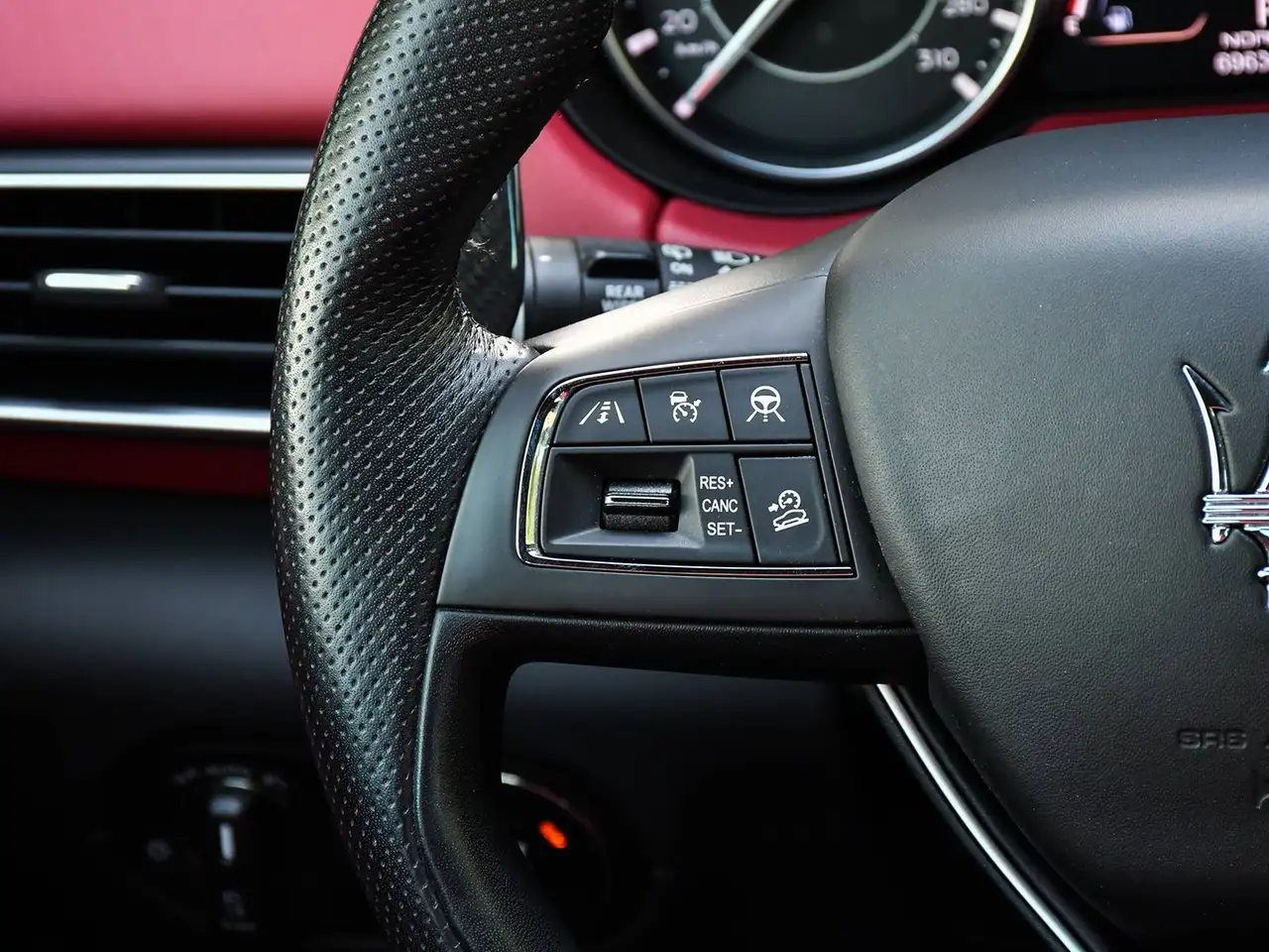 Maserati Levante - Image 24