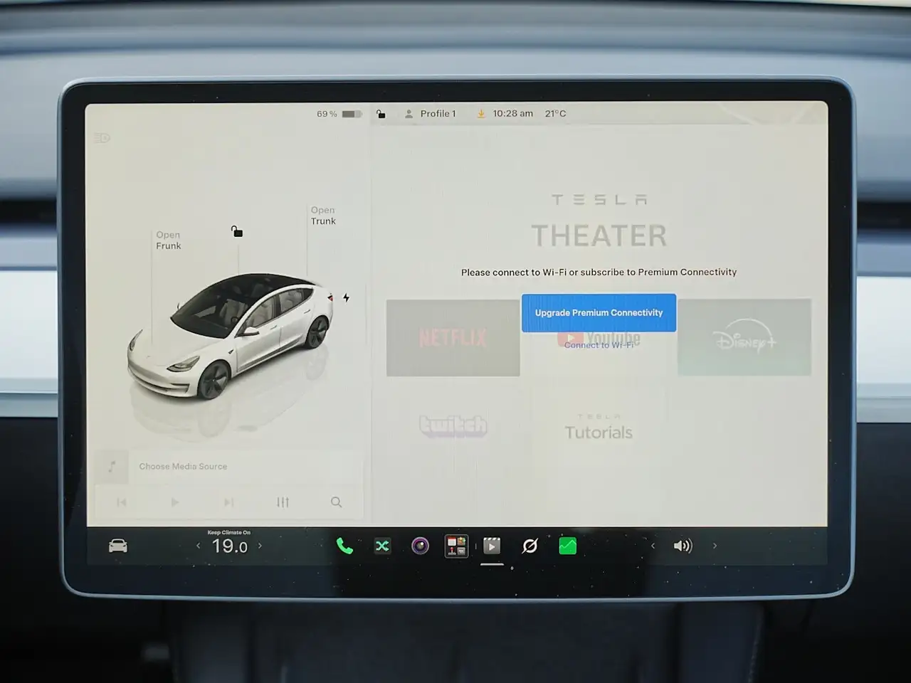 Tesla Model 3 - Image 27