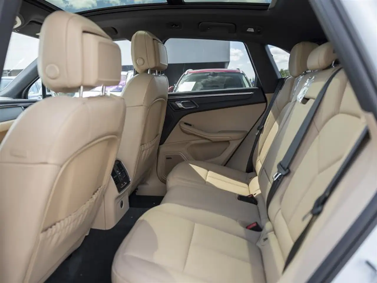 Porsche Macan - Image 13