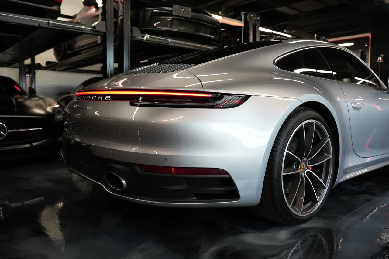 Porsche 911 - Image 7